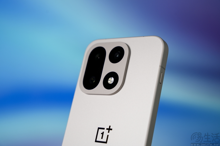 一加15首测:梦回“老一加”,注定将成为一代经典 一加15首测:梦回“老一加”,注定将成为一代经典