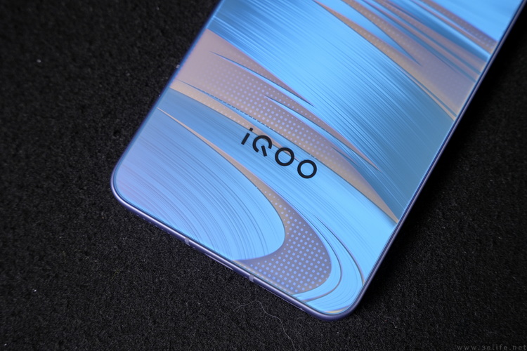 iQOO Neo11首测:次旗舰性能机,也要品质升杯 iQOO Neo11首测:次旗舰性能机,也要品质升杯