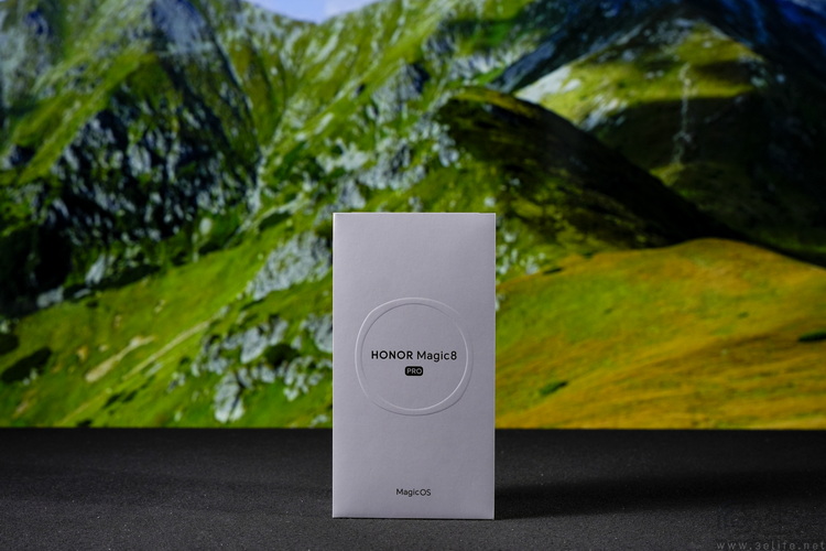 荣耀Magic 8 Pro专测:“转型”的诚意,究竟足不足 荣耀Magic 8 Pro专测:“转型”的诚意,究竟足不足