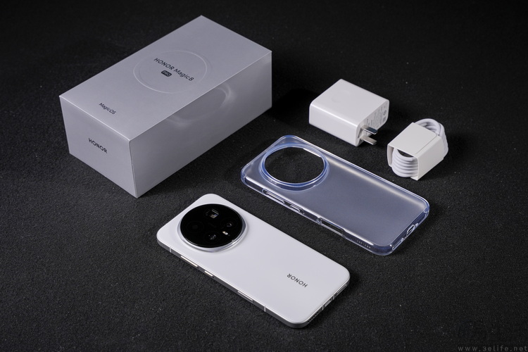 荣耀Magic 8 Pro专测:“转型”的诚意,究竟足不足 荣耀Magic 8 Pro专测:“转型”的诚意,究竟足不足