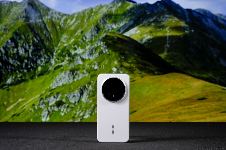 荣耀Magic 8 Pro专测:“转型”的诚意,究竟足不足 荣耀Magic 8 Pro专测:“转型”的诚意,究竟足不足