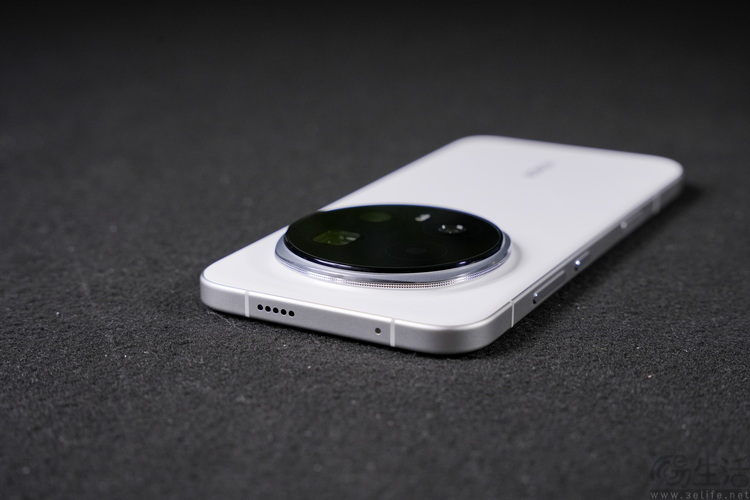 荣耀Magic 8 Pro专测:“转型”的诚意,究竟足不足 荣耀Magic 8 Pro专测:“转型”的诚意,究竟足不足