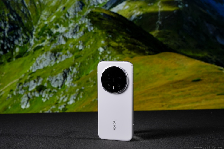 荣耀Magic 8 Pro专测:“转型”的诚意,究竟足不足 荣耀Magic 8 Pro专测:“转型”的诚意,究竟足不足