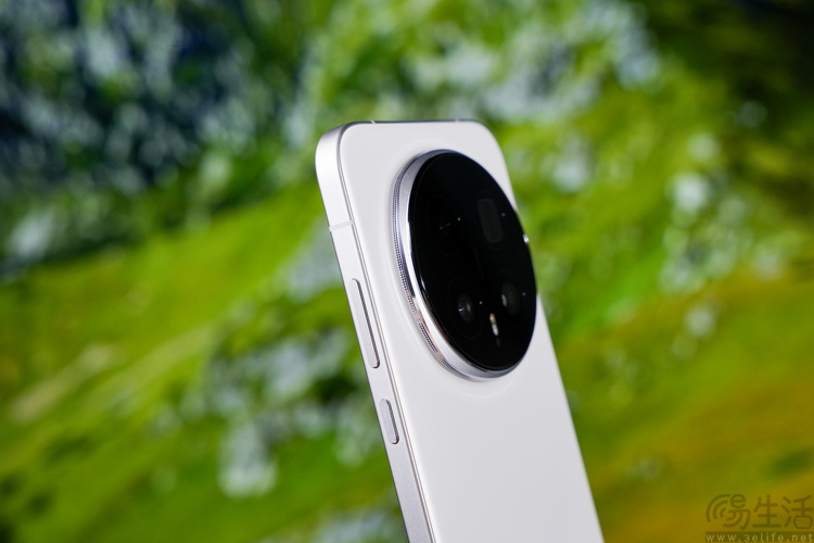 荣耀Magic 8 Pro专测:“转型”的诚意,究竟足不足 荣耀Magic 8 Pro专测:“转型”的诚意,究竟足不足