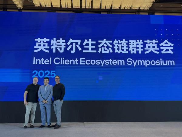 BOE联合英特尔推出首款AI驱动多频显示解决方案 全新显示技术赋能更优体验 BOE联合英特尔推出首款AI驱动多频显示解决方案 全新显示技术赋能更优体验