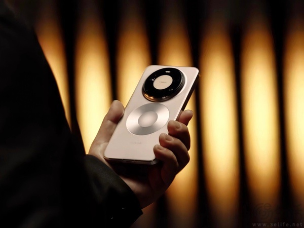 华为Mate 80系列新机官宣,背部外观也被曝光 华为Mate 80系列新机官宣,背部外观也被曝光