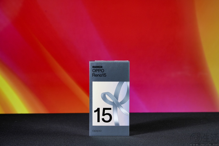 Reno15首测:“时尚手机”怎么造?OPPO打了个样 Reno15首测:“时尚手机”怎么造?OPPO打了个样