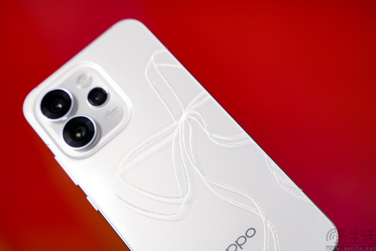 Reno15首测：“时尚手机”怎么造？OPPO打了个样