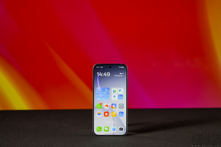 Reno15首测：“时尚手机”怎么造？OPPO打了个样