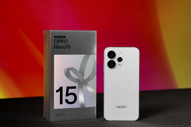 Reno15首测：“时尚手机”怎么造？OPPO打了个样