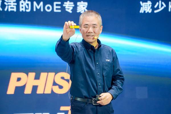 英特尔酷睿Ultra 200H系列开启智能新维度，重塑本地AI体验