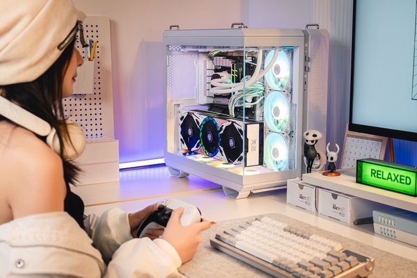 《控制》、但是米哈游，老米新作《Varsapura》实机演示上线