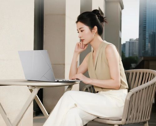 年末购机首选华硕灵耀14 2025，AI时代的智慧工作伙伴