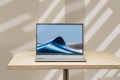 年末购机首选华硕灵耀14 2025，AI时代的智慧工作伙伴