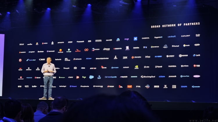 硬件、模型和智能体,AWS正在驱动AI“大时代” 硬件、模型和智能体,AWS正在驱动AI“大时代”