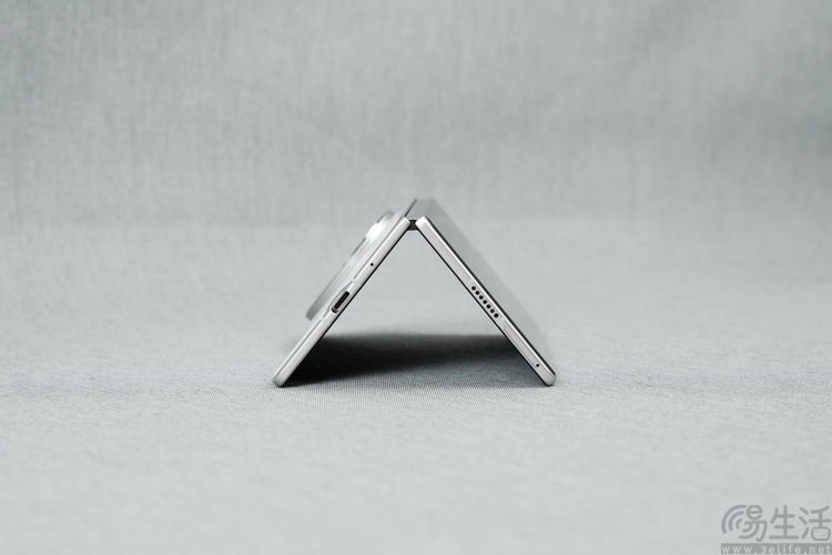 更便宜的大折叠手机,如今成了最尴尬的存在 更便宜的大折叠手机,如今成了最尴尬的存在