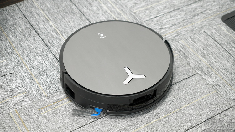 从自研首发到领跑市场，科沃斯如何用“滚筒”改变扫地机器人行业