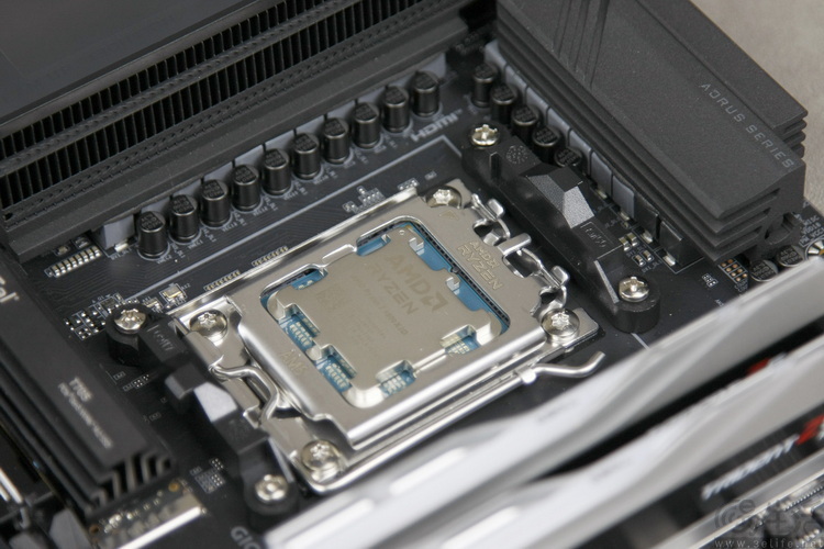 高频内存暴涨后,9800X3D和285K游戏帧率谁更强 高频内存暴涨后,9800X3D和285K游戏帧率谁更强