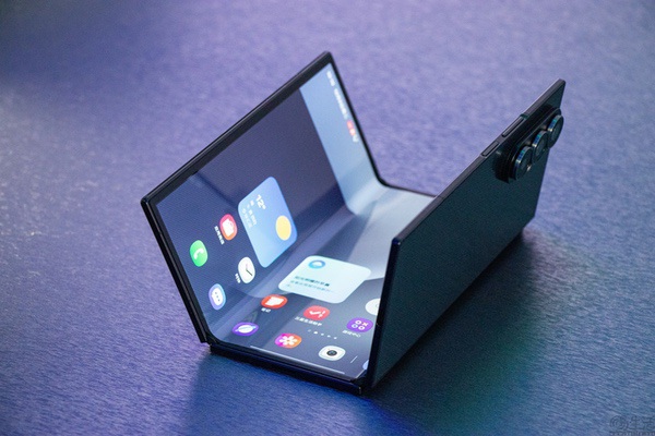 三星首款三折叠Galaxy Z TriFold今日正式上市