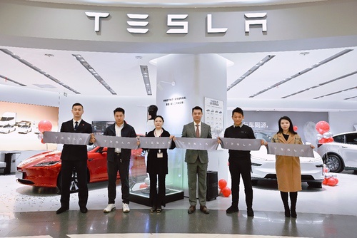 特斯拉武汉金银潭永旺梦乐城体验店盛大启幕
