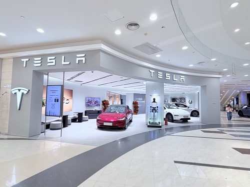 特斯拉武汉金银潭永旺梦乐城体验店盛大启幕