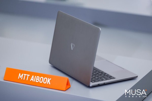 “开箱即用”的AI开发!摩尔线程发布“AI算力本”MTT AIBOOK “开箱即用”的AI开发!摩尔线程发布“AI算力本”MTT AIBOOK
