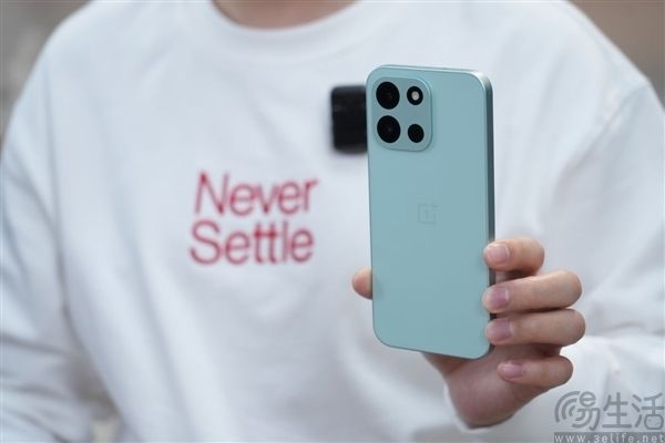 一加Turbo 6系列样机曝光,质感一如既往 一加Turbo 6系列样机曝光,质感一如既往