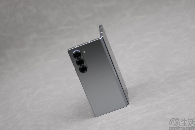 廉价折叠屏手机将至，谁赞成，谁反对？