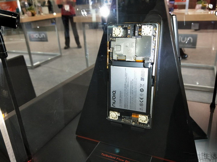 内置风扇终于火了，但谁说它只能用于游戏手机？