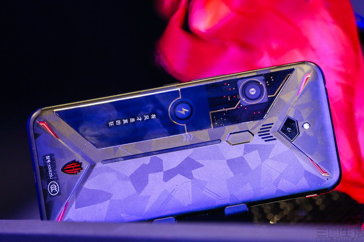 内置风扇终于火了，但谁说它只能用于游戏手机？