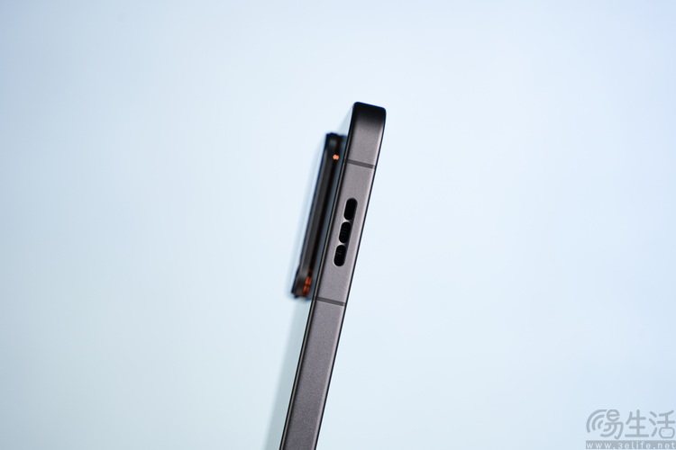 iQOO 15 Ultra首测：开创头部品牌“游戏超大杯”时代