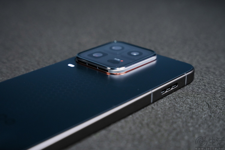 iQOO 15 Ultra首测：开创头部品牌“游戏超大杯”时代