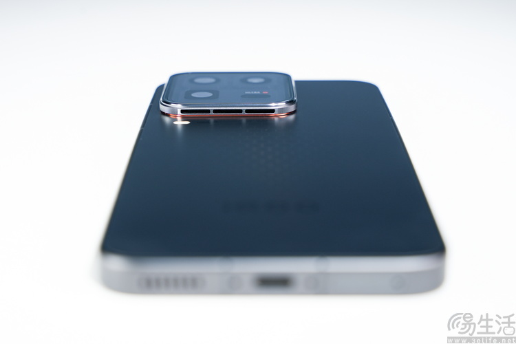 iQOO 15 Ultra首测：开创头部品牌“游戏超大杯”时代