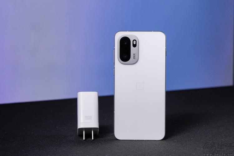 手机充电怎样才叫“快”？我们一口气测出四张榜单