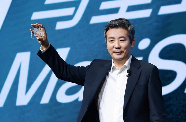 变革中的OPPO，在2025年走出了一条“逆袭”之路