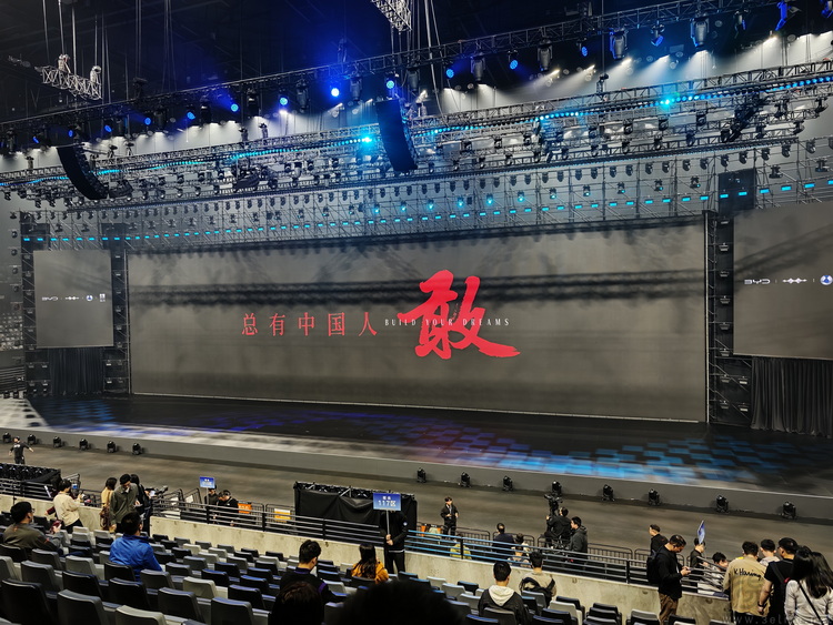 用“闪充”改变世界，比亚迪靠的不只有技术