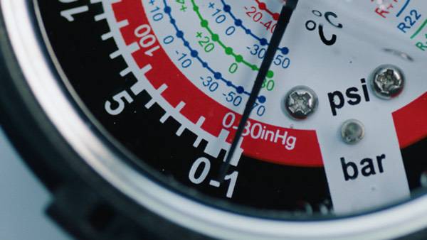 空调安装服务新高度：小米「数字抽真空」打破行业潜规则