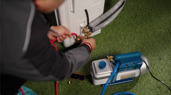 空调安装服务新高度：小米「数字抽真空」打破行业潜规则