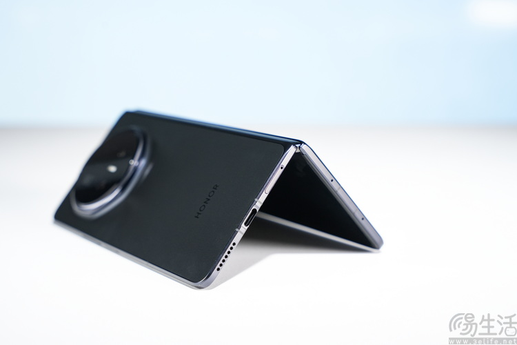 荣耀Magic V6今日正式上市，售价为8999元起