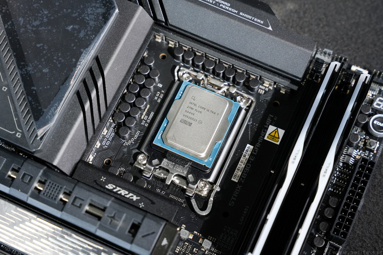 酷睿Ultra 200S Plus首测：加量还降价，重铸DIY荣光