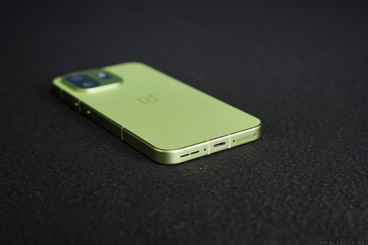 一加15T专项测试：“最强小屏旗舰”，调得还很激进