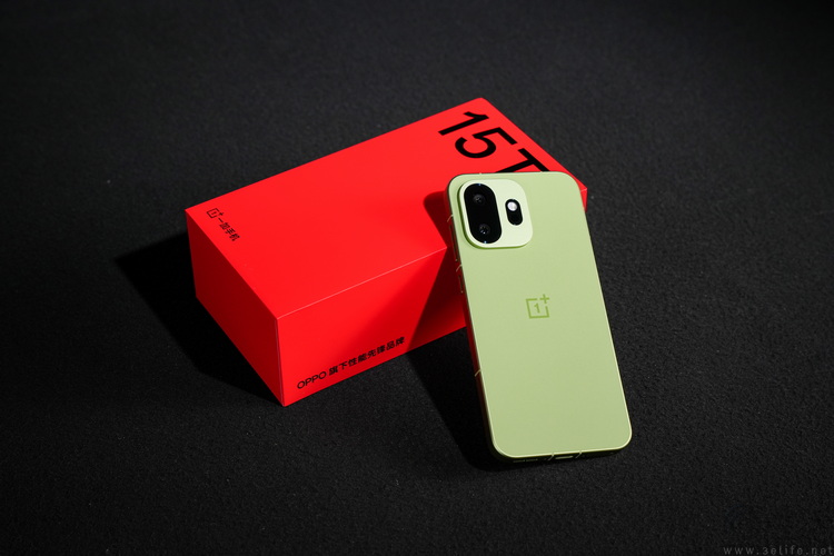 一加15T专项测试：“最强小屏旗舰”，调得还很激进