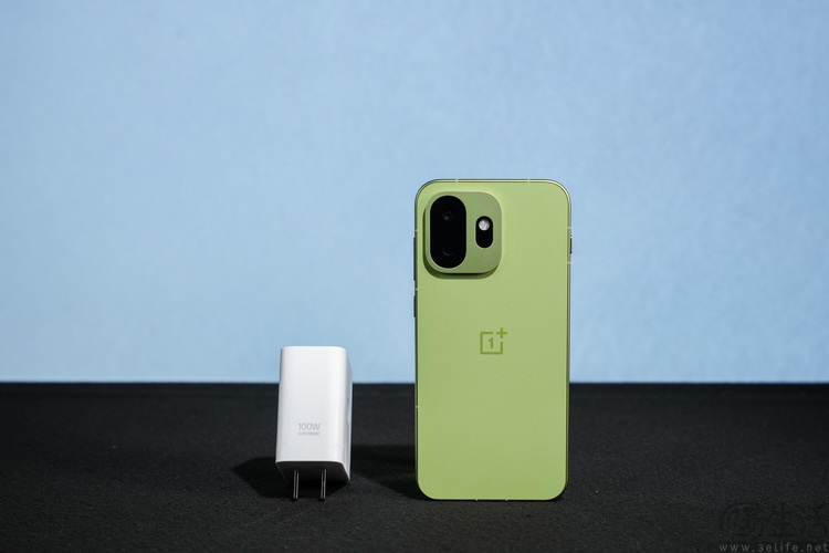 一加15T专项测试：“最强小屏旗舰”，调得还很激进