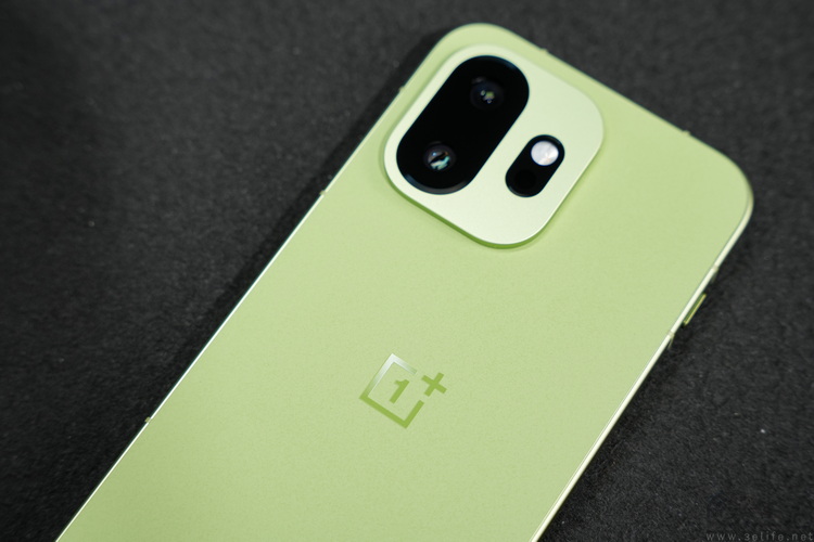 一加15T专项测试：“最强小屏旗舰”，调得还很激进