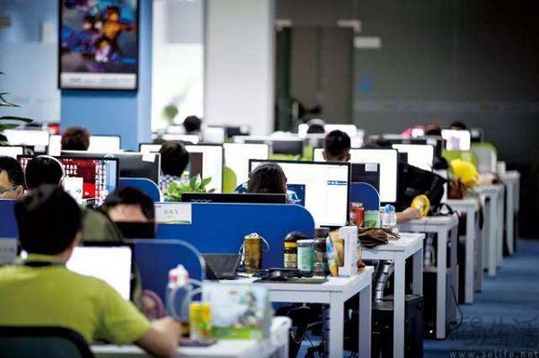 Meta裁掉外包审核员,AI终于办了件好事 Meta裁掉外包审核员,AI终于办了件好事