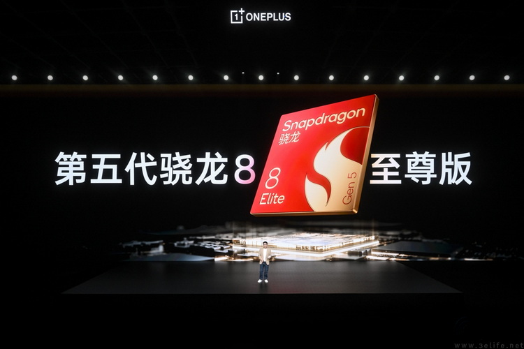 地表最强小屏旗舰!「小屏大魔王」一加 15T售价 4299 元起 地表最强小屏旗舰!「小屏大魔王」一加 15T售价 4299 元起