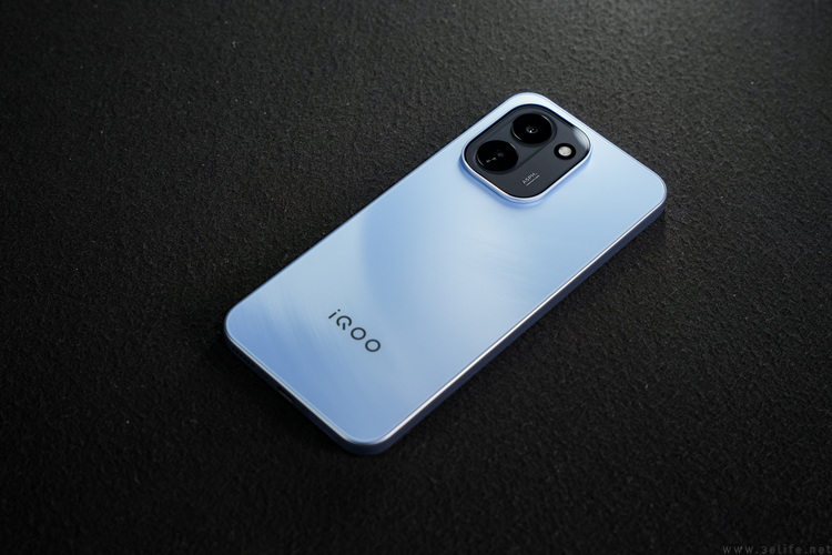 iQOO Z11首测:更实用的性能续航小超人 iQOO Z11首测:更实用的性能续航小超人