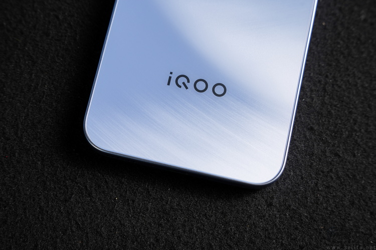 iQOO Z11首测：更实用的性能续航小超人