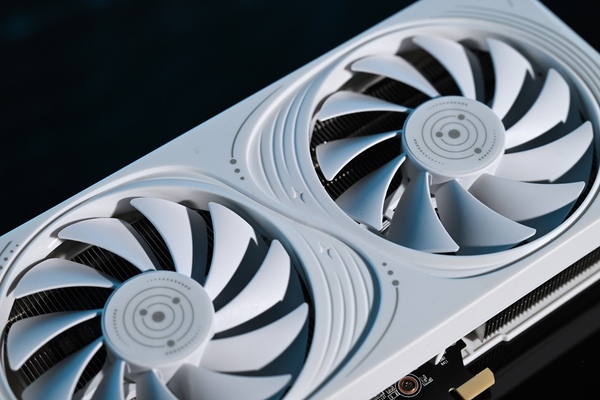 索泰RTX 50系显卡加持：从《死亡搁浅2》看显卡优先的装机策略