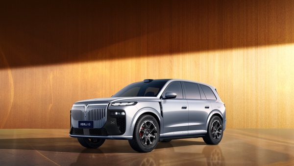 “境”“界”还没有，岚图先用！泰山X8官宣首搭华为双15.6英寸双联屏